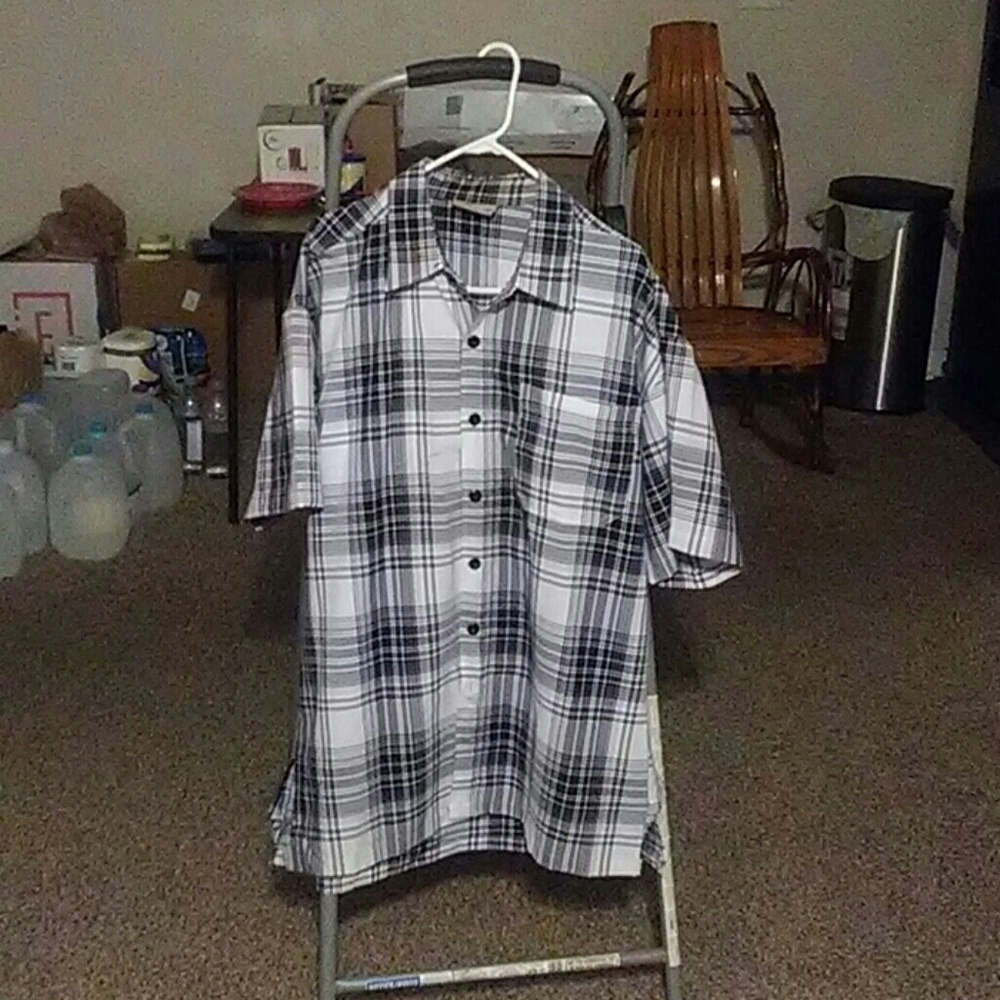 Black & white 100% pollyester.short sleeve shirt